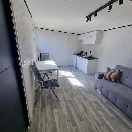 別荘 Mazi House ヤスタルニャ